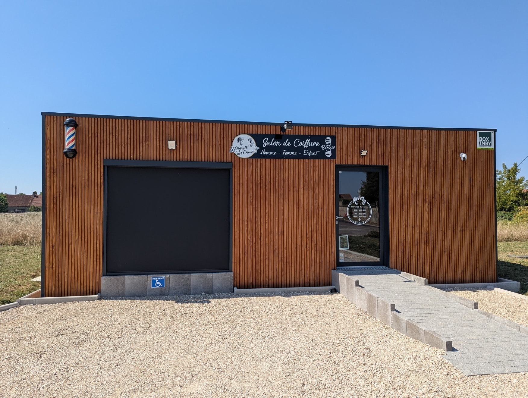 Installer un local professionnel chez soi : règles, démarches légales et solutions Boximby clé en main (guide complet-2026)