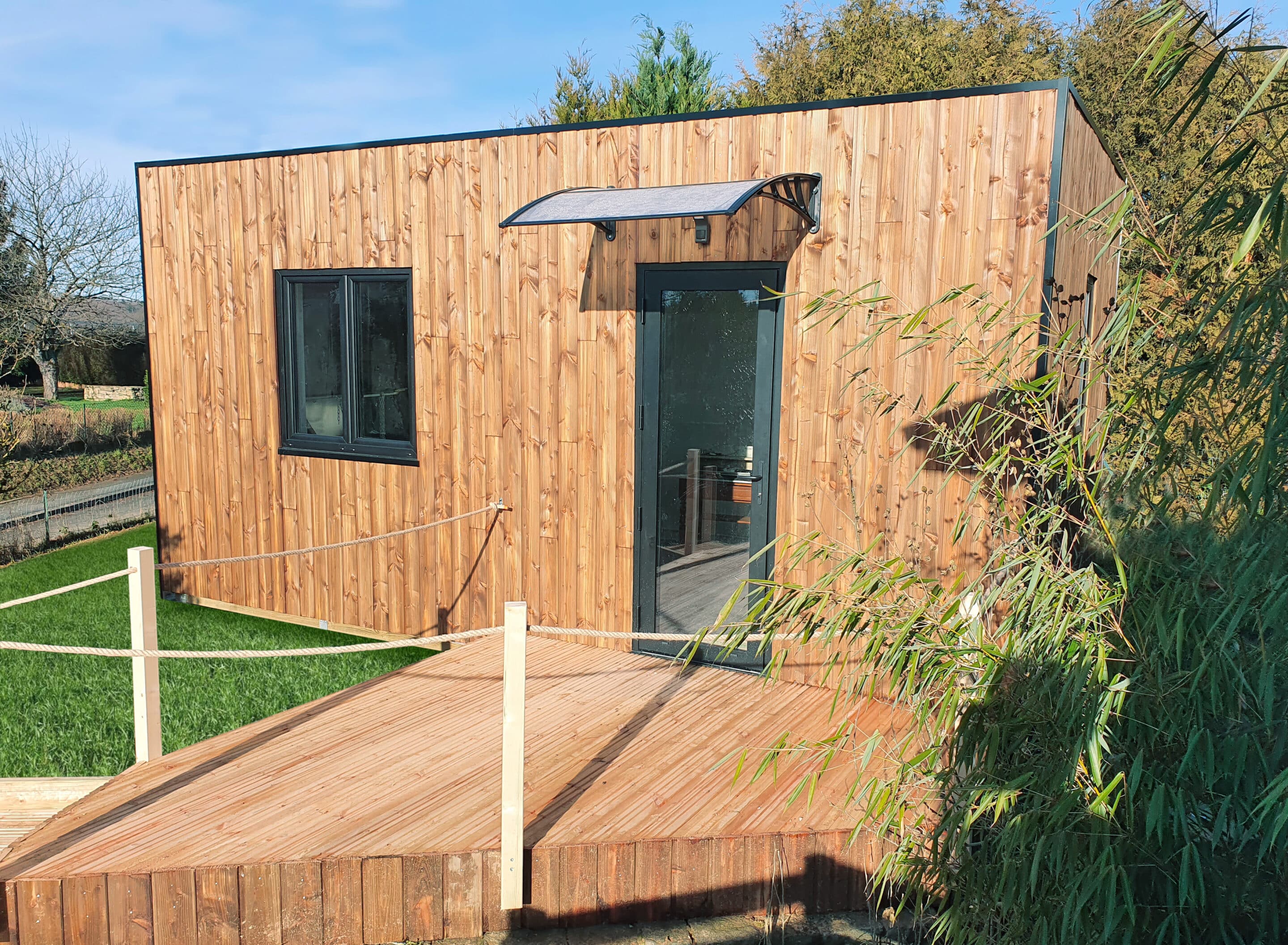 Chalet bois PMR pour senior dans jardin